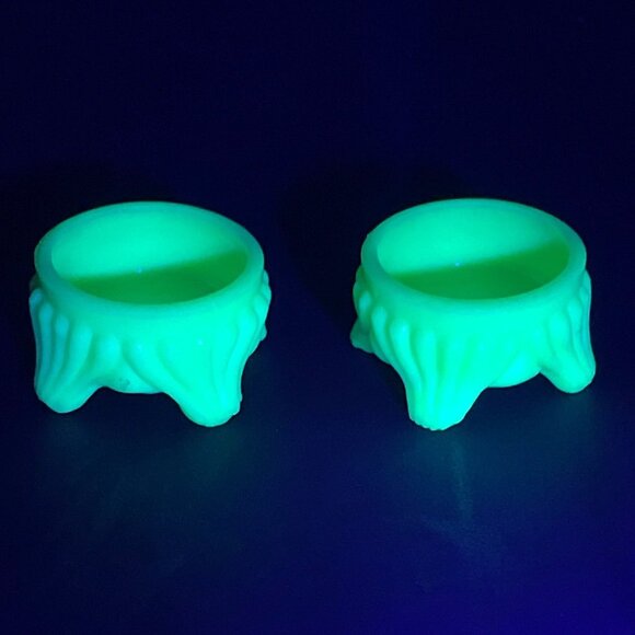 Vintage Custard Cream Uranium Vaseline Glass Salt Cellars Footed Glows Set Of 2 - Picture 1 of 9